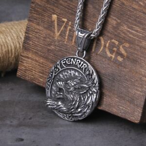 Treasure Vintage Viking Wolf Pendant Necklace 1