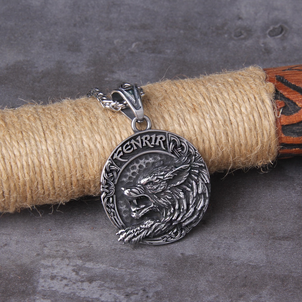 Treasure Vintage Viking Wolf Pendant Necklace 2