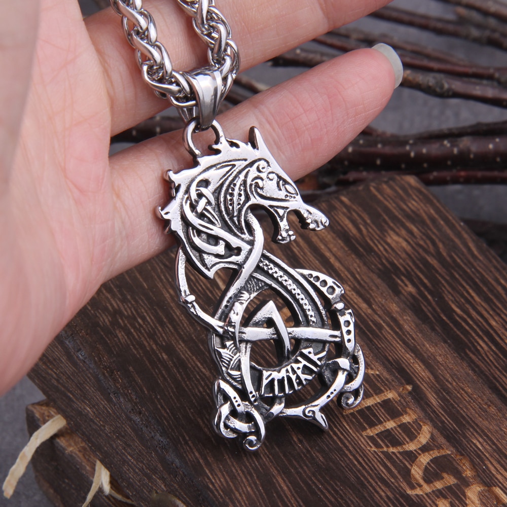 Viking Dragon with Viking Rune Necklace Padenat 2